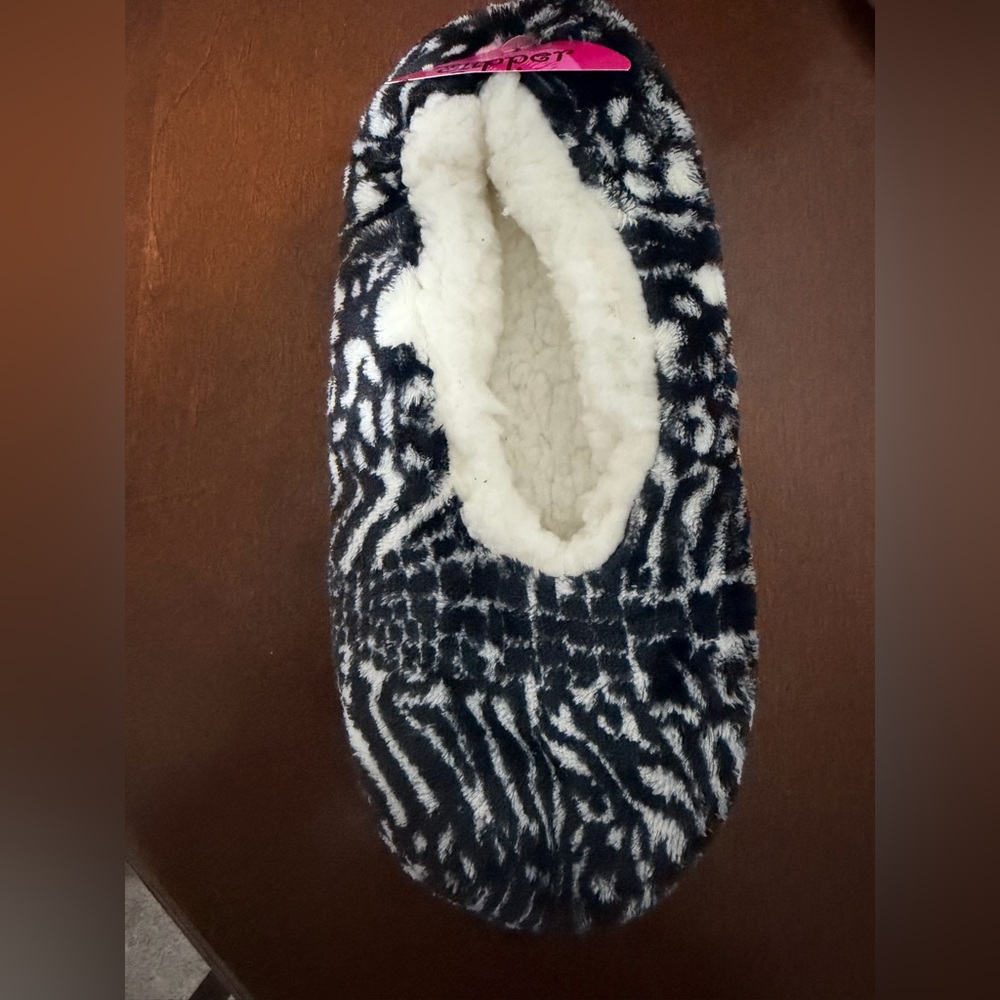 Cozy Women’s Slipper - 2 Pair Bundle - Picture 6 of 8